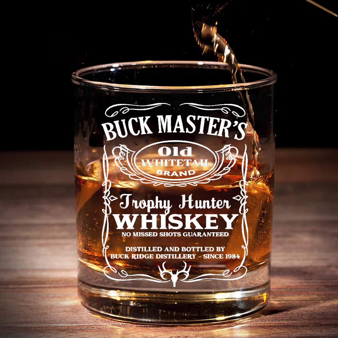 Buck Master’s Whiskey Decanter Set – Engraved Trophy Hunter Glass Barware Gift for Hunters & Drinking Lovers