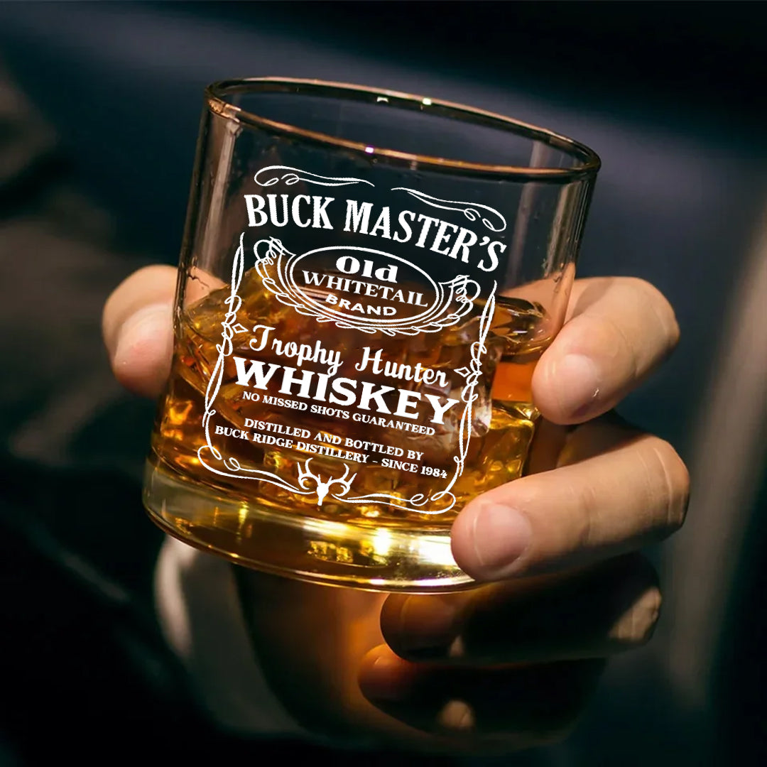 Buck Master’s Whiskey Decanter Set – Engraved Trophy Hunter Glass Barware Gift for Hunters & Drinking Lovers